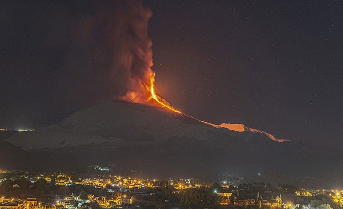 Etna Yanardağı kaynıyor