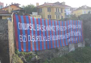 Yılmaz'a pankartlı çağrı