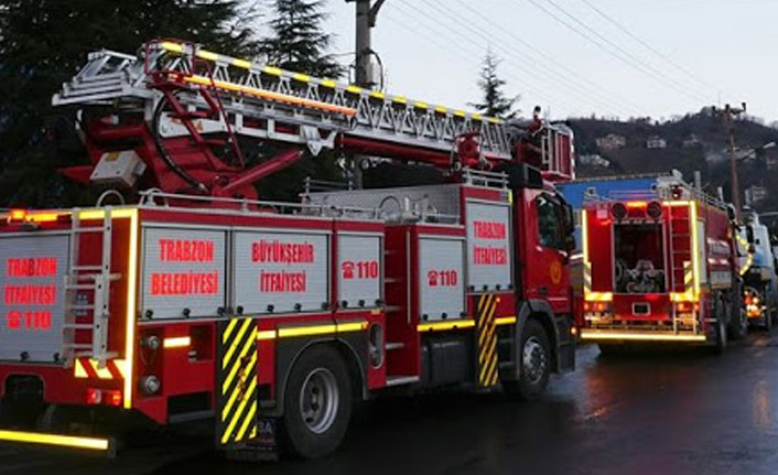 Trabzon’da 3 katlı binada yangın çıktı. 26 Mart 2021