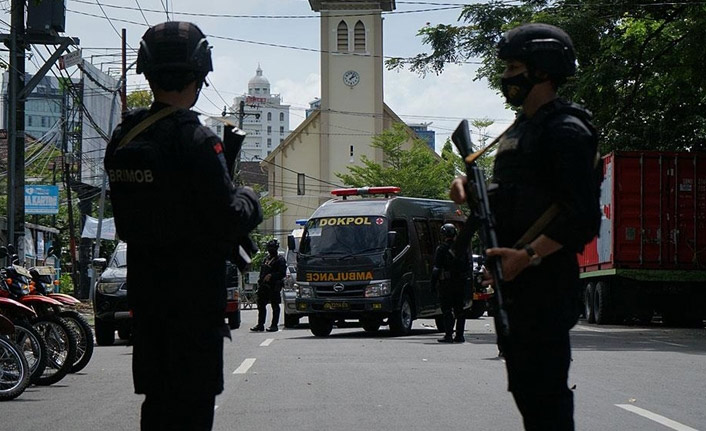 Kiliseye bombalı saldırı: 14 yaralı