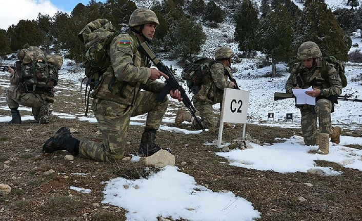 Azerbaycan askerlerine 'dağcılık eğitimi' verildi
