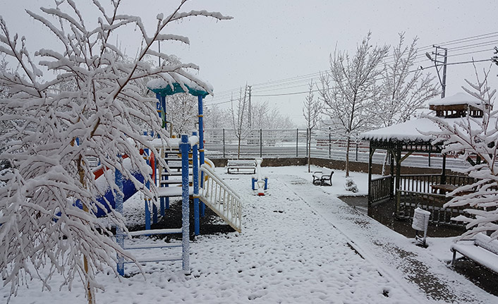 Bayburt'ta soğuk hava etkisini artırdı