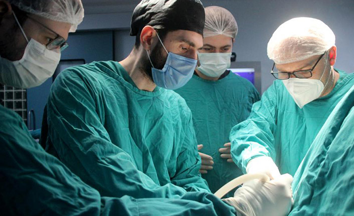 KTÜ'de kadın hastaya tendon nakli gerçekleştirildi