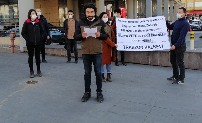 Trabzon Büyükşehir Belediyesi önünde mobilya eylemi: Bu halkın sırtından inin