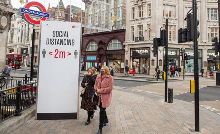 İngiltere’de Covid-19 kısıtlamaları hafifletildi