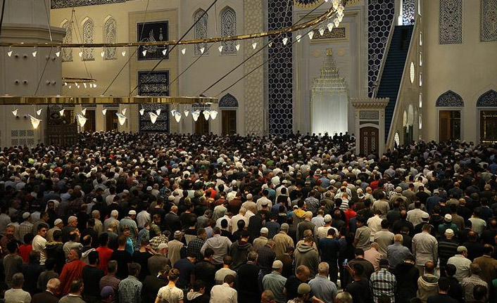 Bakan Koca açıkladı! Ramazanda teravih namazı kılınacak mı?