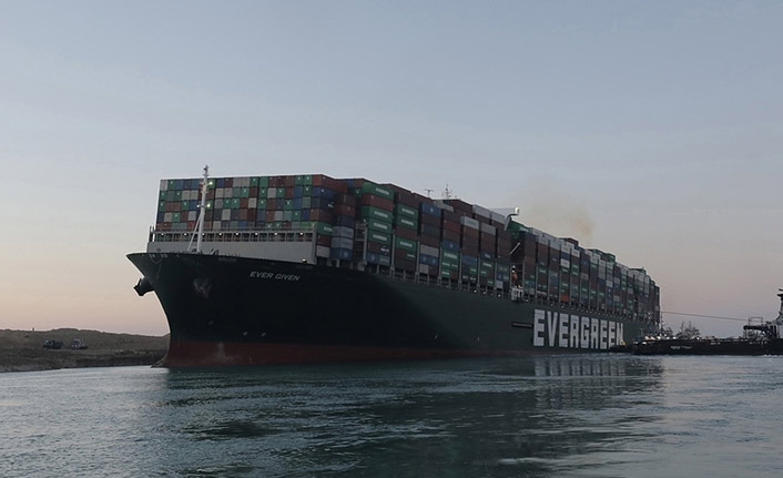 Mısır Süveyş Kanalını kapatan gemiyi alıkoyacak