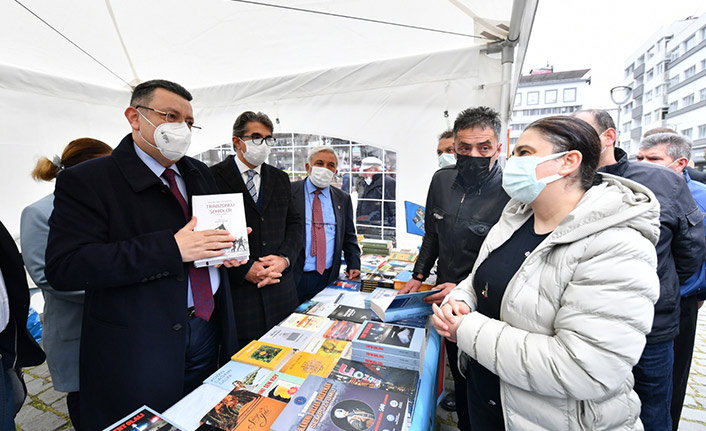 Ortahisar'dan vatandaşlara ücretsiz kitap