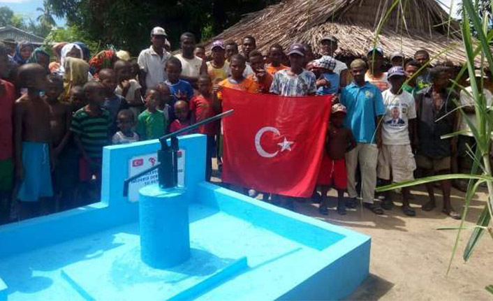 Afrika Platformu Afrika Gönüllüleri Derneği ile bir damlada sen ol