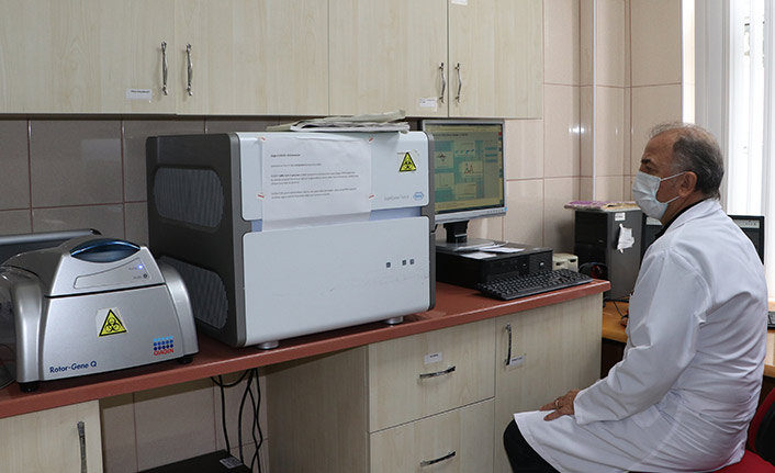 Kovid-19 nedeniyle iki kuzenini kaybeden KTÜ'lü profesör uyardı! "Salgın yokmuş gibi davranmayın"