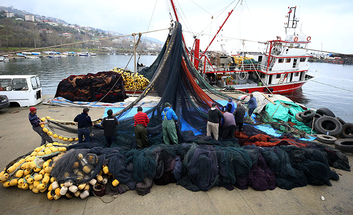 Doğu Karadenizli balıkçılar ağlarını toplamaya başladı