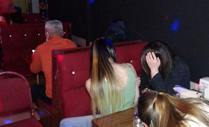 Eğlence mekananına koronavirüs baskını!