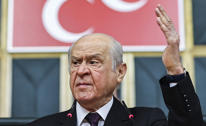 Bahçeli: "İbreti alem için 104 emekli amiralin rütbeleri sökülmeli"