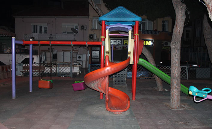 Parkta oynayan çocuk yorgun mermiye hedef oldu!