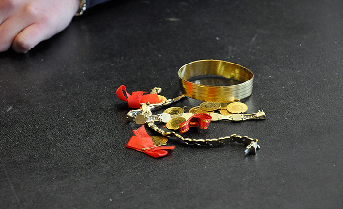 27 bin TL'lik altın kaybetti, polis sokak sokak arayıp buldu