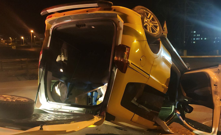 Ticari taksi takla attı, sürücünün burnu bile kanamadı