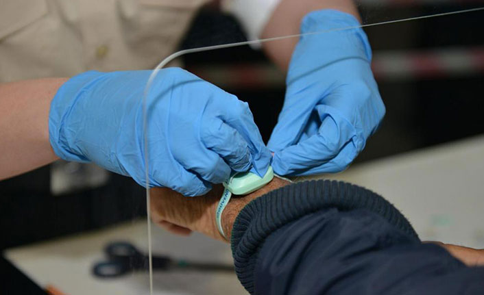 KKTC’de elektronik bilekle karantina takip sistemi uygulanıyor