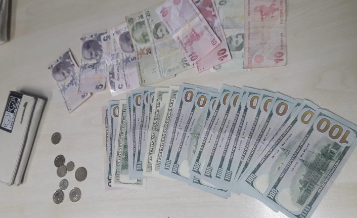İçi dolar dolu cüzdan sahibine ulaştırıldı