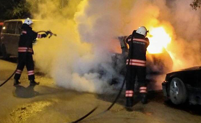 Trabzon’da park halindeki araç yandı