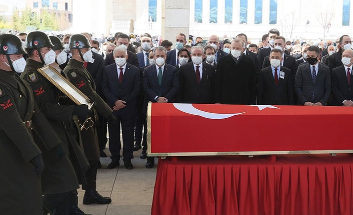 Eski başbakanlardan Yıldırım Akbulut son yolculuğuna uğurlandı