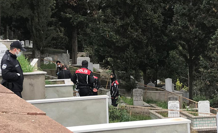 Kayıp olarak aranıyordu, bebeğinin mezarı başında ölü bulundu
