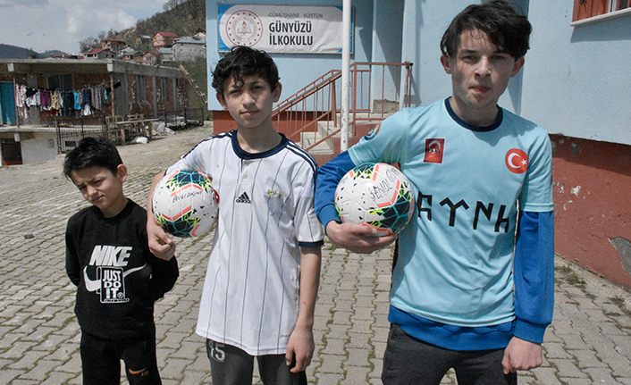 Şenol Güneş'ten 7 çocuklu aileye sürpriz