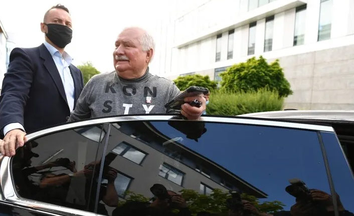 Eski cumhurbaşkanı internetten iş arıyor!