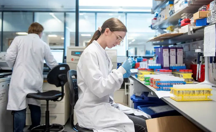 Oxford Üniversitesi, Kovid-19 atlatan kişilere tekrar virüs vererek deney yapacak