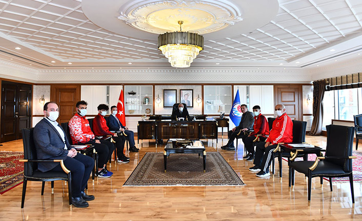 Şampiyon sporculardan Zorluoğlu'na ziyaret