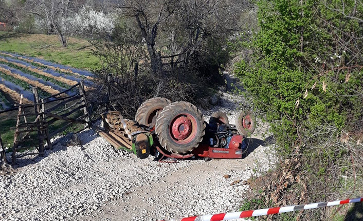 Traktörün altında kalan yaşlı adam hayatını kaybetti
