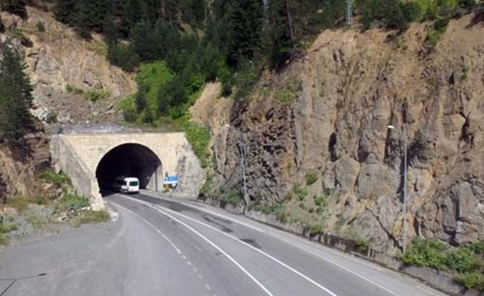 Trabzon Gümüşhane yolunda Zigana Tünelinde çalışma 22 Nisan 2021