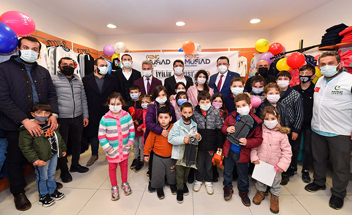 Genç Müsiad Hollanda ve Trabzon'dan yetim çocuklara hediye