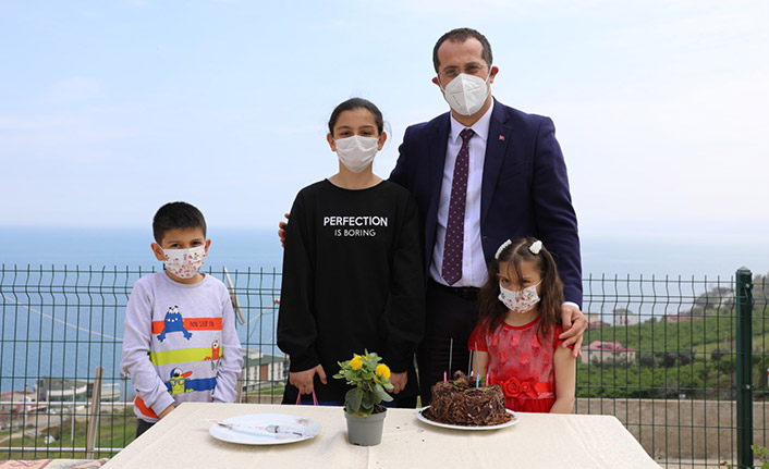 Başkan Ekim’den 23 Nisan’da Doğum Günü Sürprizi