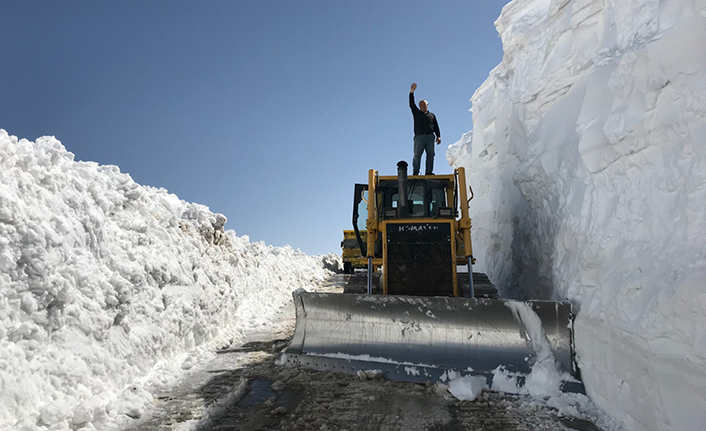 Bayburt'ta Nisan ayında kar mücadelesi
