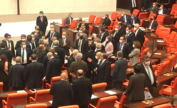 TBMM'de gergin anlar! Trabzon Milletvekili...