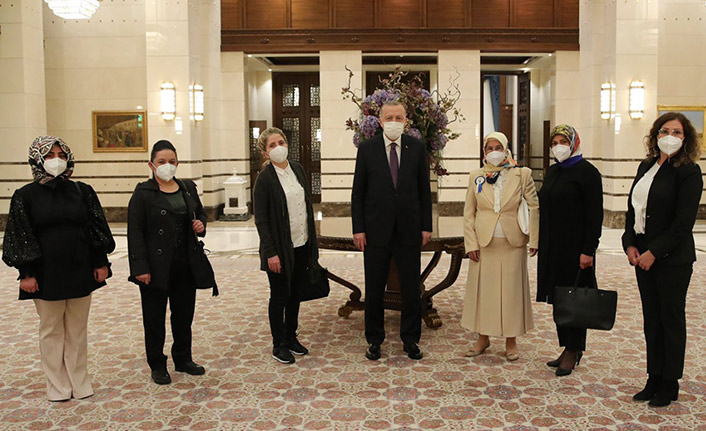 Cumhurbaşkanı Erdoğan esnafla bir araya geldi! Trabzon'dan o isim katıldı