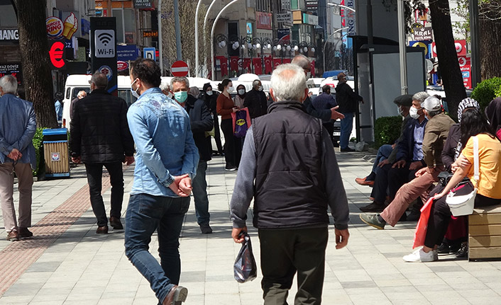 Trabzon'da park ve bahçeler doldu