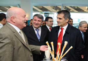 Önce Başkan Şener geliyor