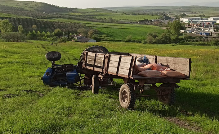 Devrilen traktörün altında kalarak can verdi