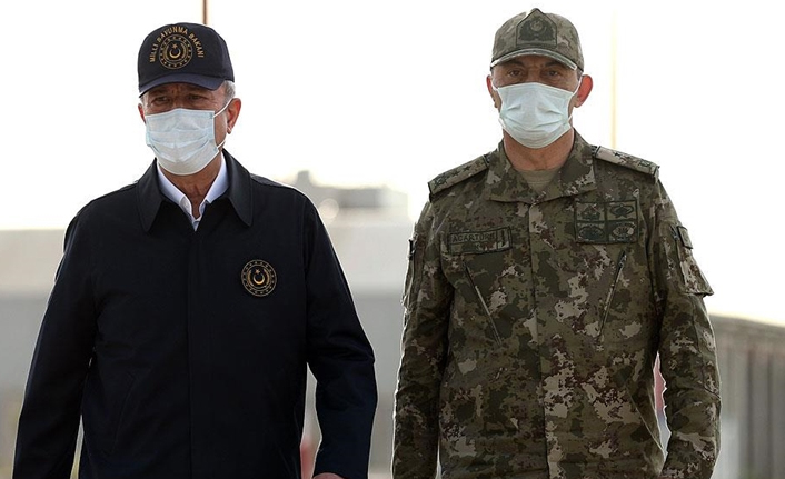 Milli Savunma Bakanı Akar Irak sınırında