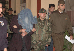 Öz kızına tacizden tutuklandı