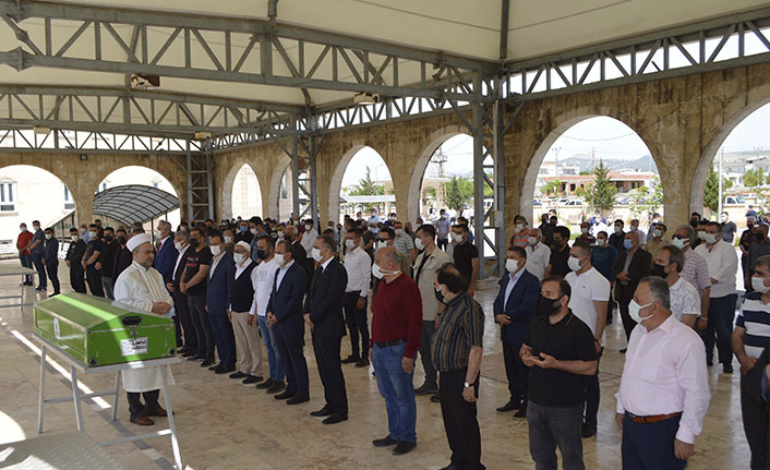 3 yıl önce sosyal medyada ölüm ilanı verilen muhtar yardım kolisi dağıtırken öldü