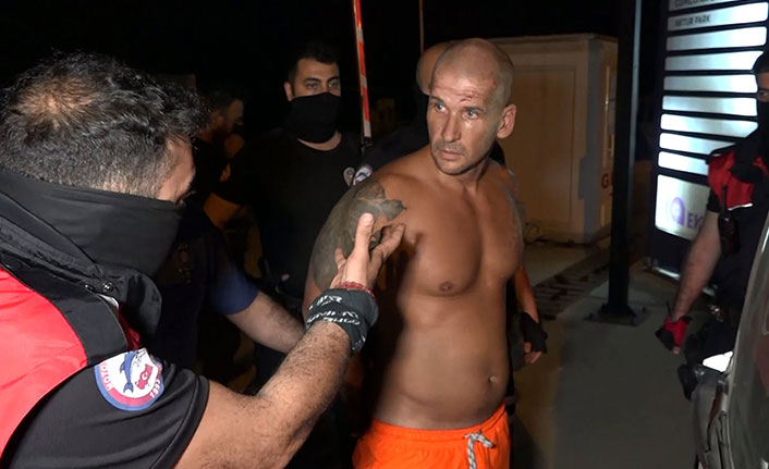 Maske takmayan İngiliz turist polise direndi