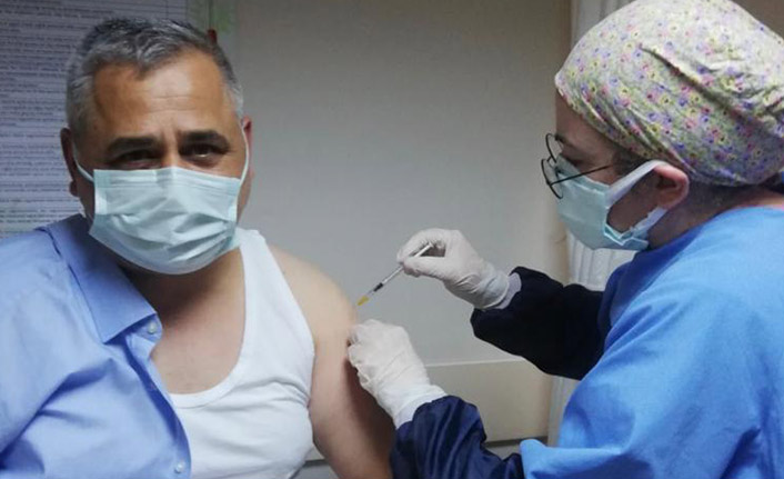Bekir Aktürk Kovid-19 aşısı yaptırdı