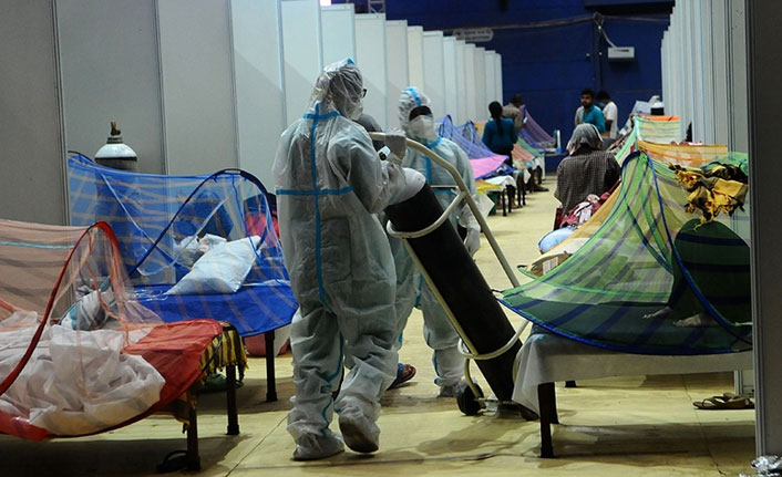 Hindistan'da tam kapanma çağrıları yapıldı