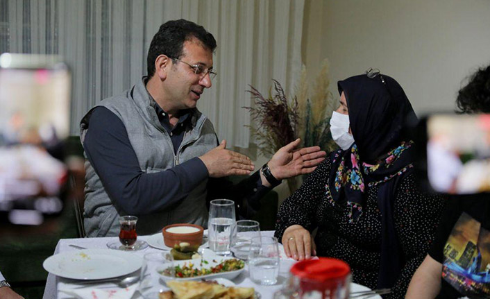 İmamoğlu’ndan Hanife Ayhan’a dua: “Senin sofran demokrasiye uğurlu geldi”