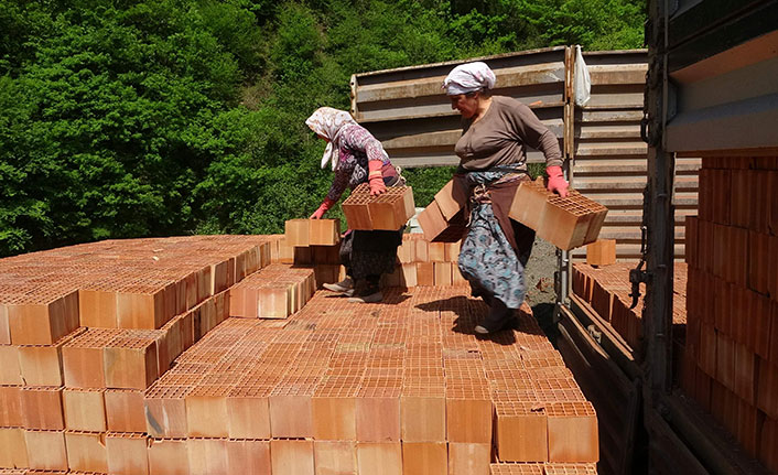 Trabzon'un emektar kadınları Anneler Günü kutlayamıyor