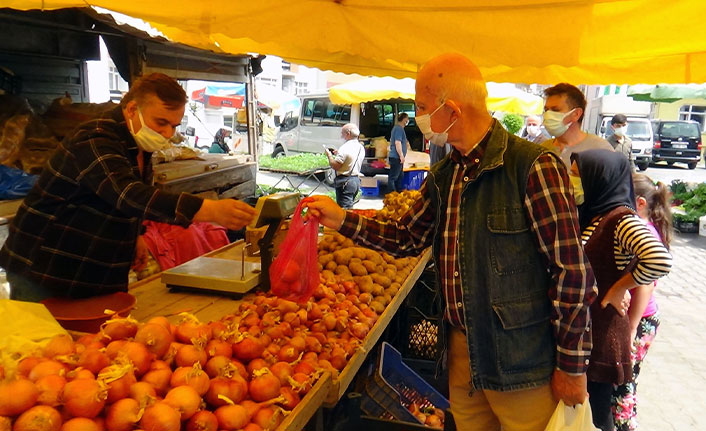 Vaka lideri Giresun'da kurulan semt pazarı yüzleri güldürdü