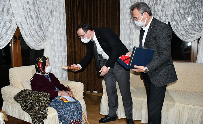 Trabzon’un en yaşlı annelerini ziyaret ettiler