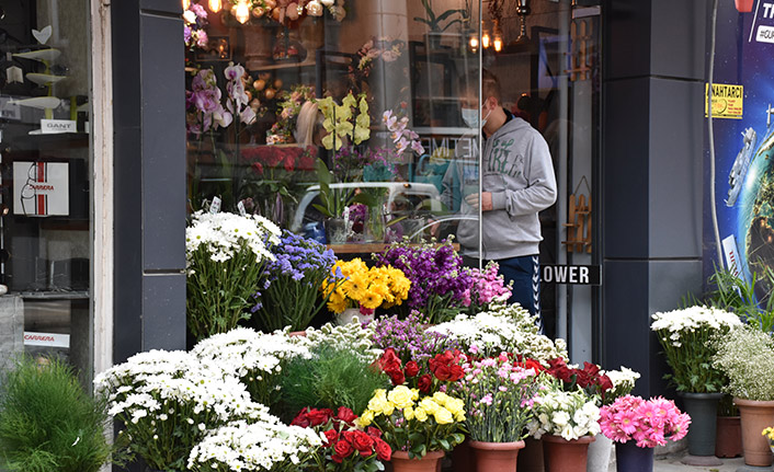 Trabzon'daki çiçekçilerde "Anneler Günü" mesaisi